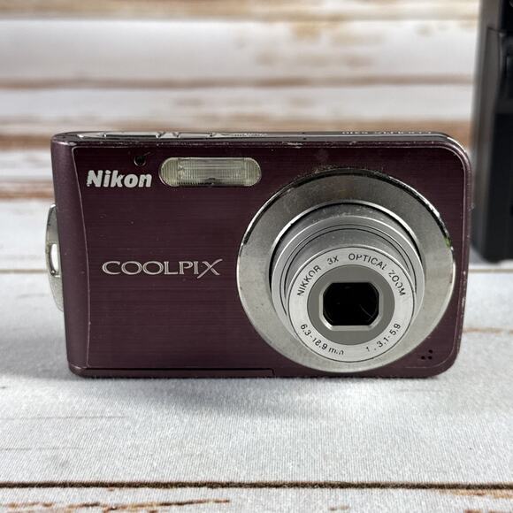 Nikon Coolpix S210 8.0MP Digital Camera Plum W/Charger & Battery Tested Parts - Picture 3 of 5